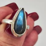 Anillo Ajustable de Labradorita en Plata | Protección – Intuició